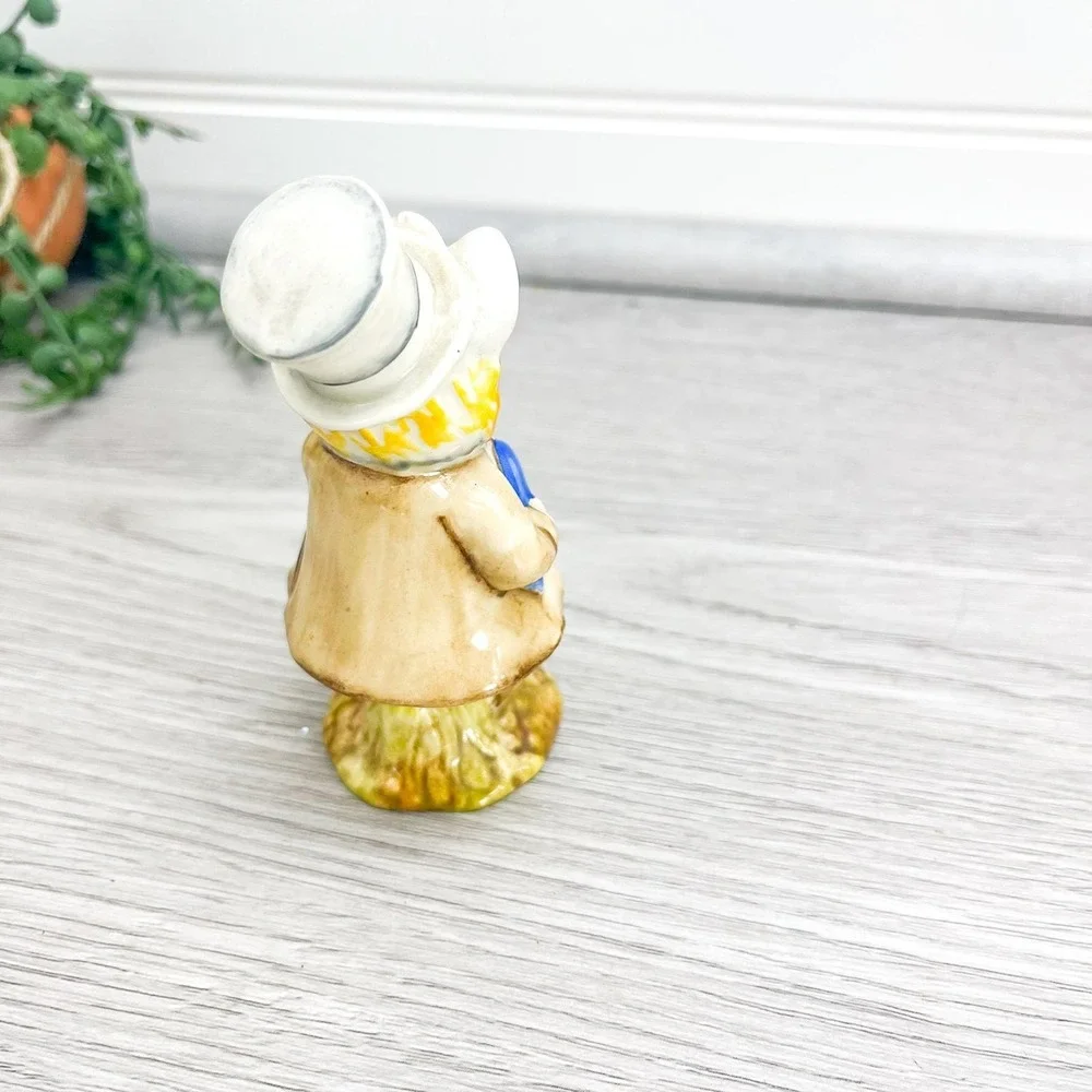 Amiable Guinea-Pig Beatrix Potter Figure, Kitschy Anthropomorphic Figurine